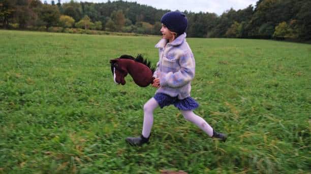cheval bâton enfants jeux